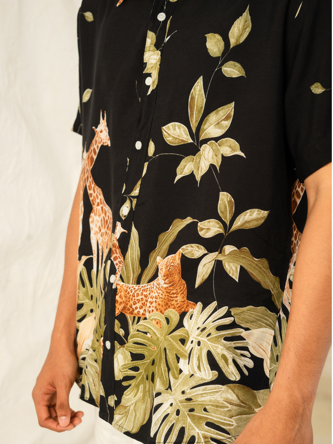 Giraffe Black – Mario Shirt